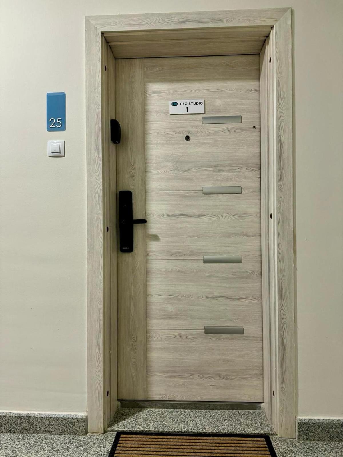 Apartmán Cez Studio Mamaia Nord Năvodari Exteriér fotografie